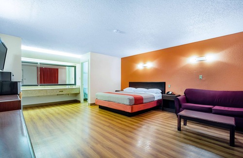 Covington Hotel | Motel 6 Covington, TN
