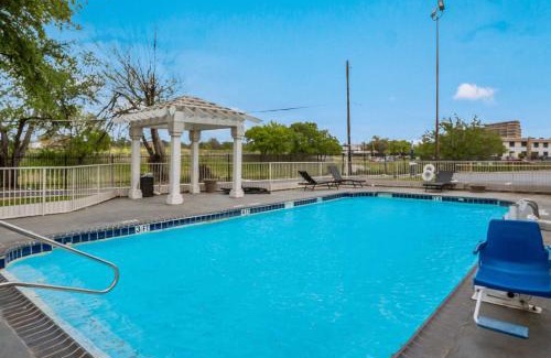 Dallas Hotel | Motel 6-Dallas, TX - Market Center