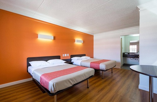 Dallas Hotel | Motel 6 Dallas, TX - Market Center