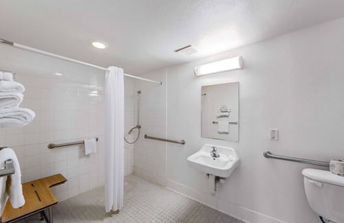 Cedar Crest Hotel | Motel 6 Dallas, TX - South