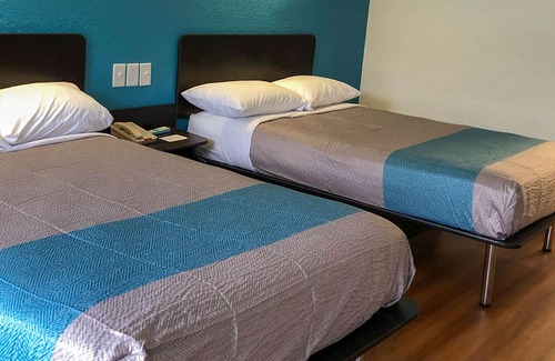 Daytona Beach Hotel | Motel 6 Daytona Beach, FL - Speedway