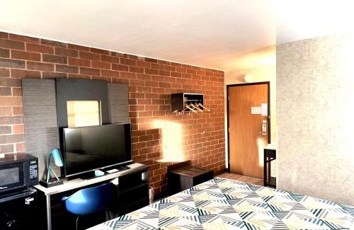 Eau Claire Hotel | Motel 6-Eau Claire, WI
