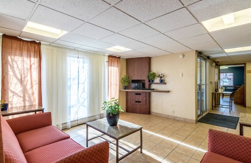 Eau Claire Hotel | Motel 6 Eau Claire, WI