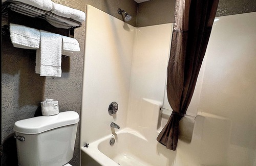 Eau Claire Hotel | Motel 6 Eau Claire, WI