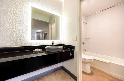 Fort Worth Hotel | Motel 6 Fort Worth, TX - East