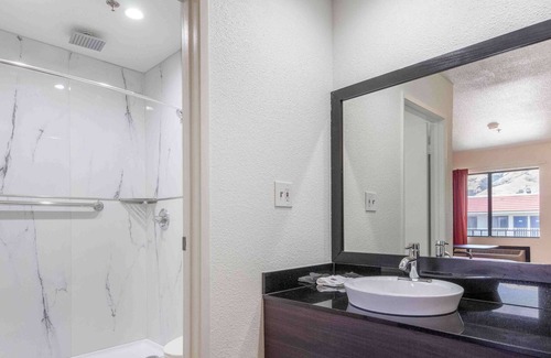 Fremont Hotel | Motel 6 Fremont, CA - South