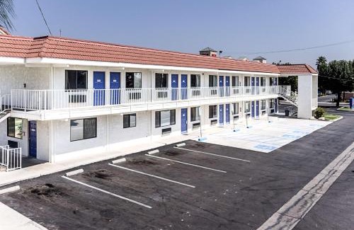 Fresno Hotel | Motel 6-Fresno, CA