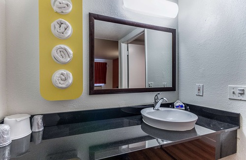 Fresno Hotel | Motel 6 Fresno, CA
