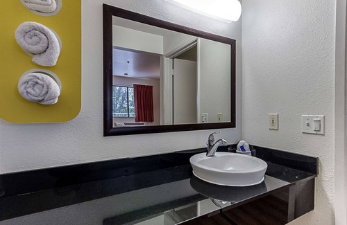 Fresno Hotel | Motel 6 Fresno, CA