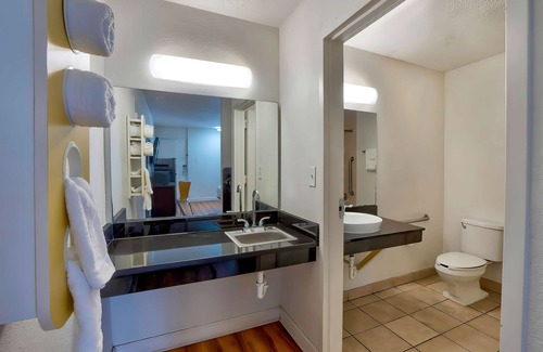 Gainesville Hotel | Motel 6 Gainesville, FL