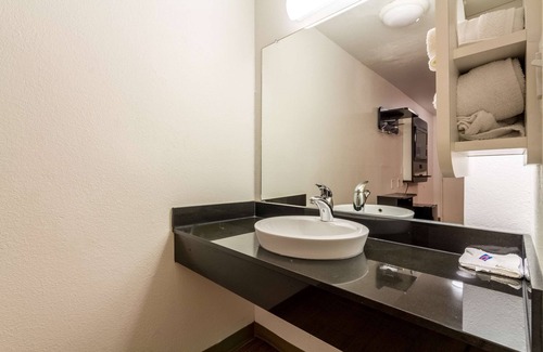 Garland Hotel | Motel 6 Garland, TX - Dallas