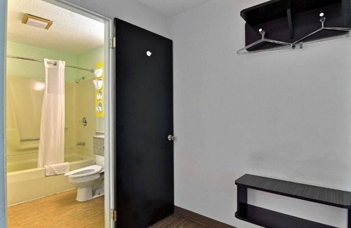 Gilman Hotel | Motel 6 Gilman, IL