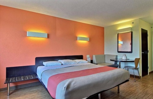 Gilman Hotel | Motel 6 Gilman, IL