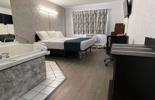 Ashwaubenon Hotel | Motel 6 Green Bay, WI - Lambeau