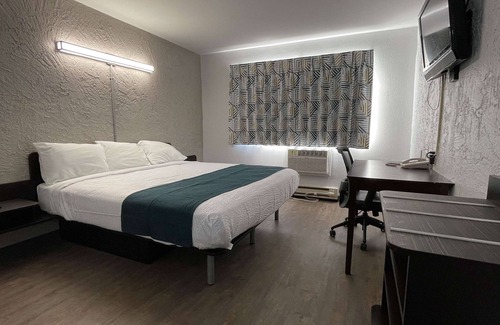 Ashwaubenon Hotel | Motel 6 Green Bay, WI - Lambeau