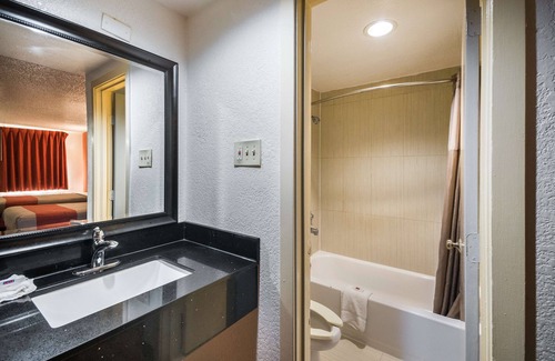 Brookhollow Hotel | Motel 6 Houston, TX - Brookhollow