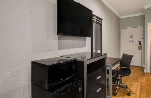 Humble Hotel | Motel 6 Humble, TX - Houston International Airport