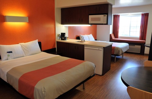 Huron Hotel | Motel 6 Huron, OH - Sandusky