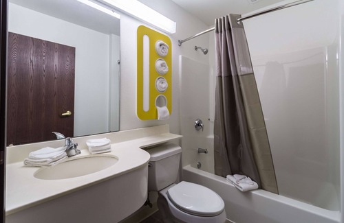Huron Hotel | Motel 6 Huron, OH - Sandusky