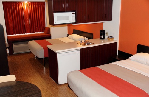 Huron Hotel | Motel 6 Huron, OH - Sandusky