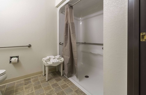 Huron Hotel | Motel 6 Huron, OH - Sandusky