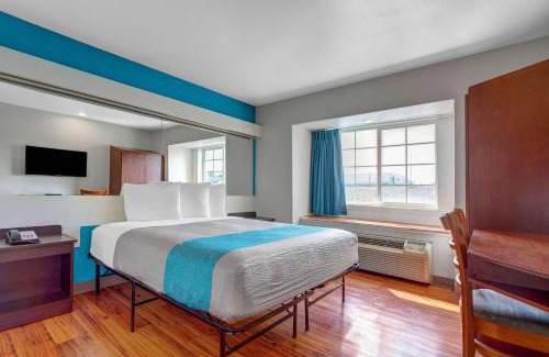 Idaho Falls Hotel | Motel 6-Idaho Falls, ID - Snake River