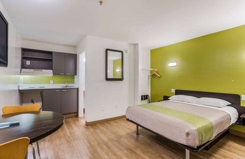 Southside Hotel | Motel 6 Jacksonville, FL - South