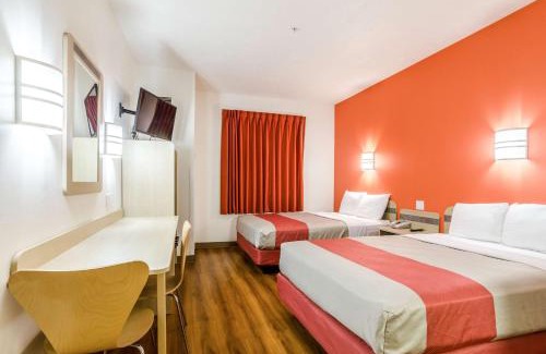 Kearney Hotel | Motel 6-Kearney, NE