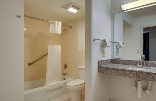 Kingston Hotel | Motel 6 Kingston, TN