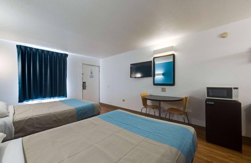 Kingston Hotel | Motel 6 Kingston, TN