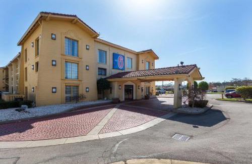 Ashley Oaks Hotel | Motel 6-Knoxville, TN