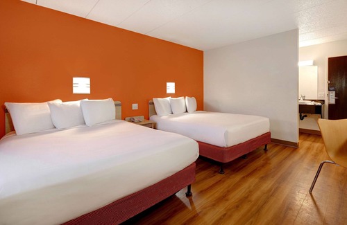 Lakeville Hotel | Motel 6 Lakeville, MN - South - Lakeville