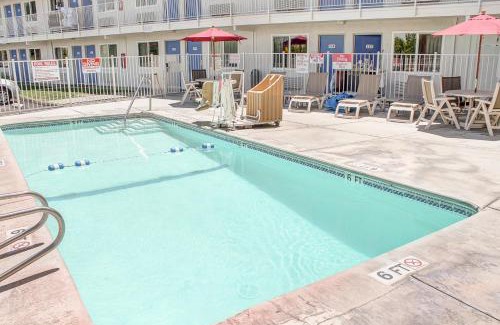 Lancaster Hotel | Motel 6-Lancaster, CA