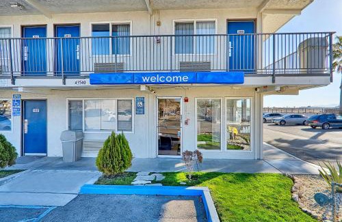Lancaster Hotel | Motel 6-Lancaster, CA