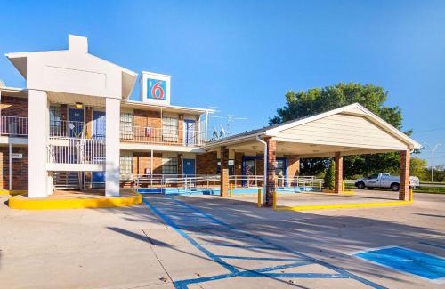 Lawton Hotel | Motel 6-Lawton, OK
