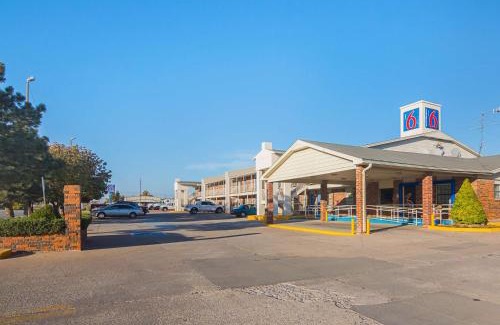 Lawton Hotel | Motel 6-Lawton, OK