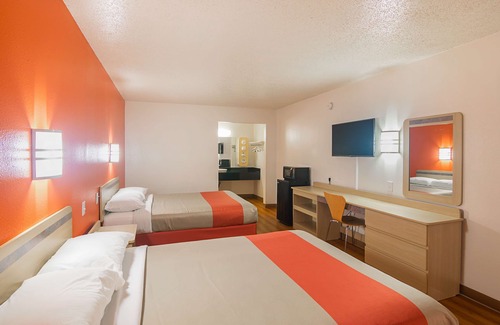 Lawton Hotel | Motel 6 Lawton, OK