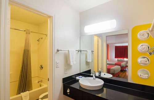 Lawton Hotel | Motel 6 Lawton, OK