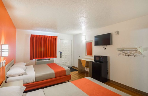 Lawton Hotel | Motel 6 Lawton, OK