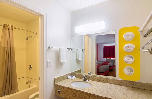 Lawton Hotel | Motel 6 Lawton, OK