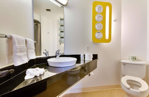 Lewisville Hotel | Motel 6 Lewisville, TX - Dallas