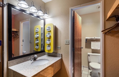 Libertyville Hotel | Motel 6 Libertyville, IL