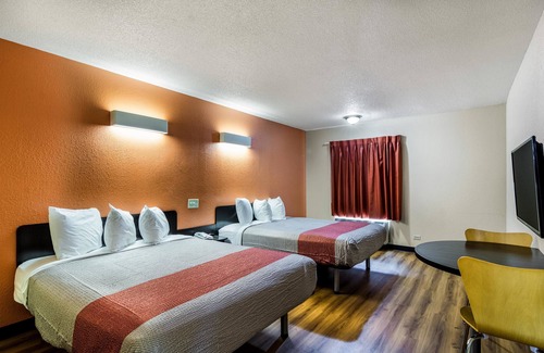 Libertyville Hotel | Motel 6 Libertyville, IL