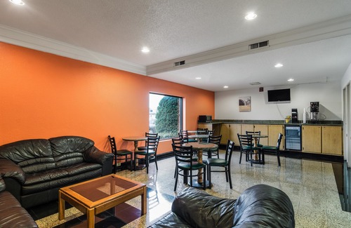 Libertyville Hotel | Motel 6 Libertyville, IL