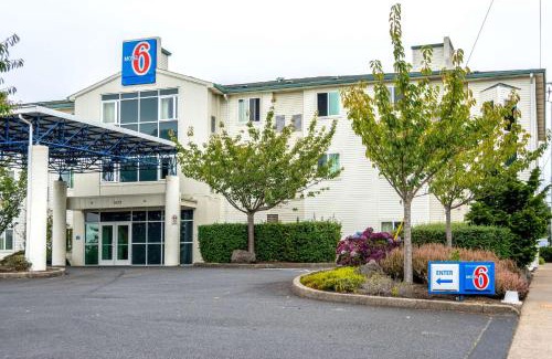 Lincoln City Hotel | Motel 6-Lincoln City, OR