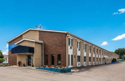 Madison Hotel | Motel 6-Madison, WI - East