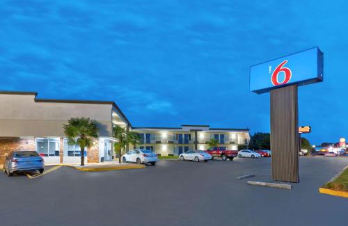 McDonough Hotel | Motel 6 McDonough, GA