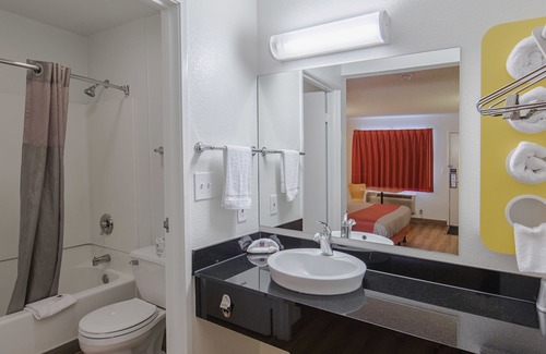 Medford Hotel | Motel 6 Medford, OR - North