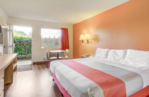 Medford Hotel | Motel 6 Medford, OR - North