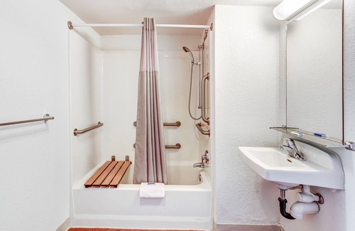 Medford Hotel | Motel 6 Medford, OR - North